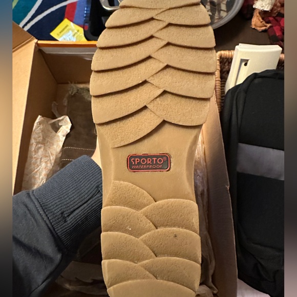 Sporto winter boots, waterproof, size 8, brown with pom pom laces - Picture 3 of 3